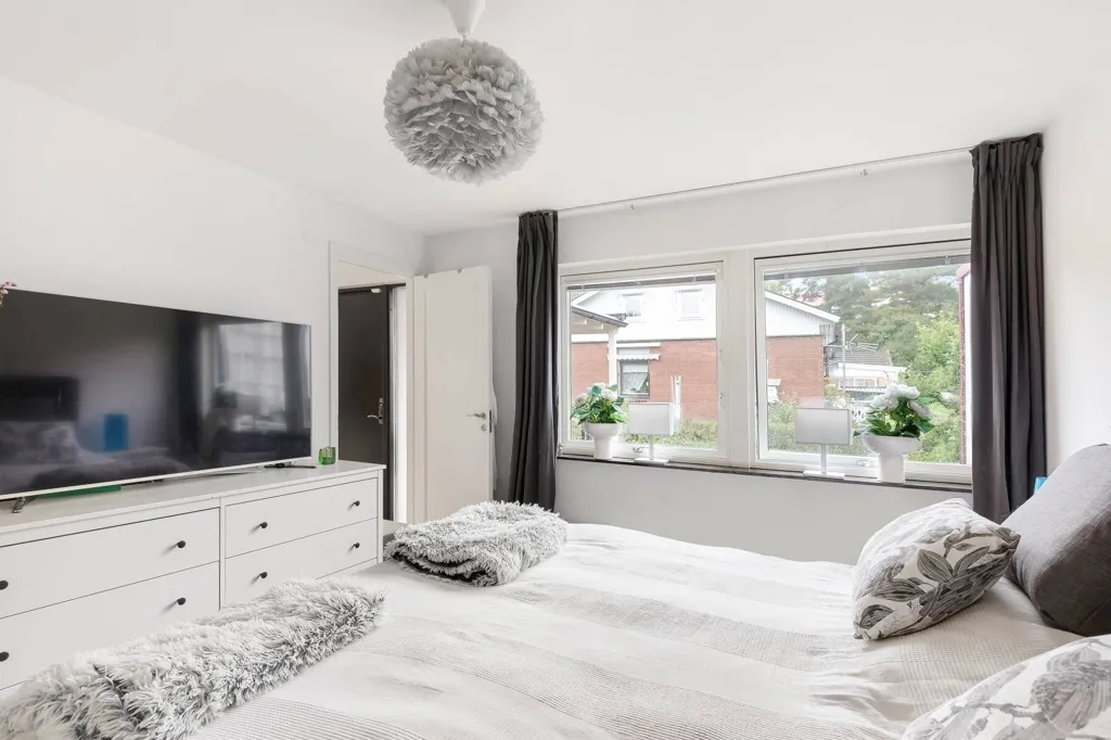 Magamistoad - Renovated Two-Bedroom Flat with Garden in Järfälla