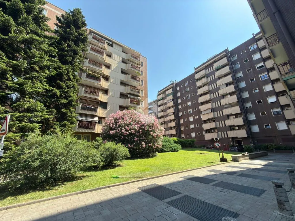 Jardin - Apartment with Balcony in Niguarda, Milan