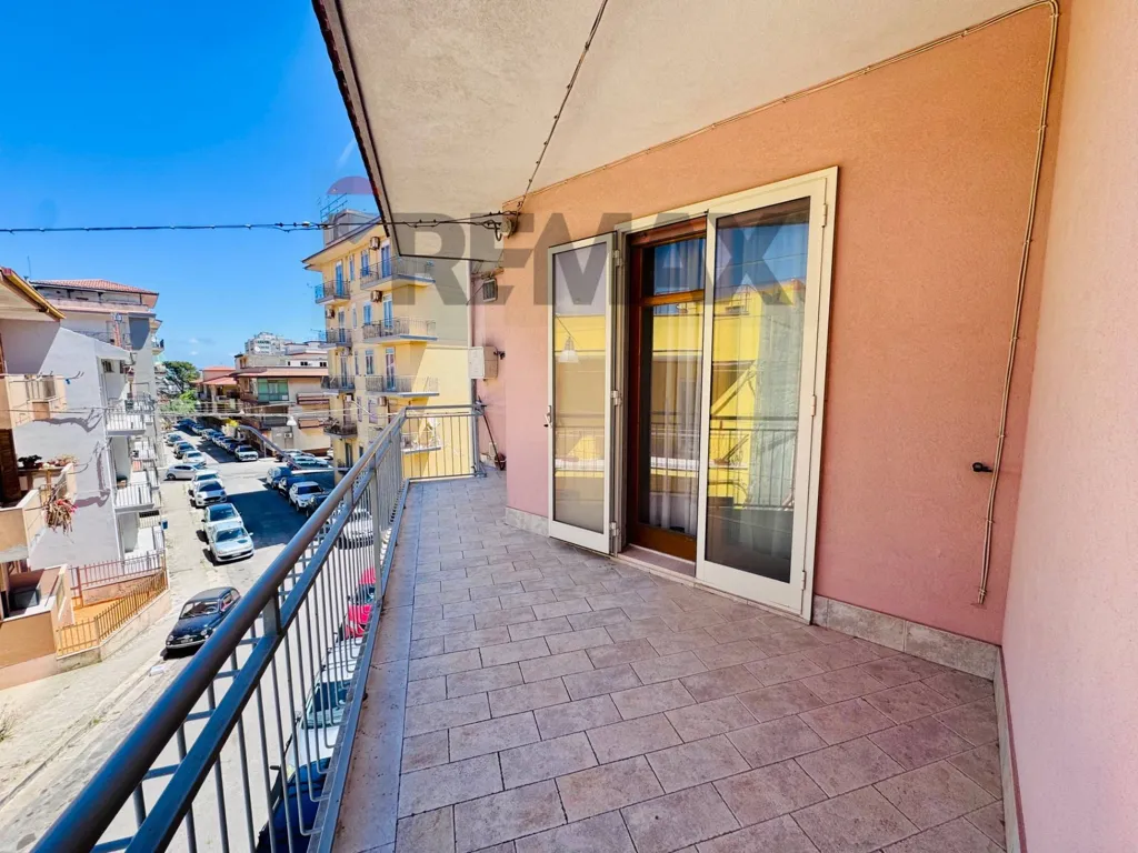 Balcon - Spacious Apartment with Balcony in Ragusa