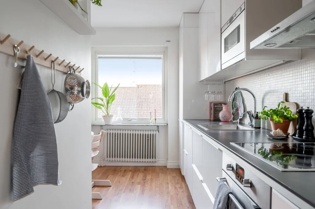 Köök - Spacious Two-Bedroom with West Balcony in Stockholm