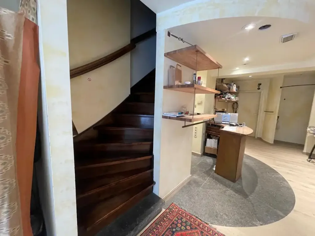 hallway_entrance