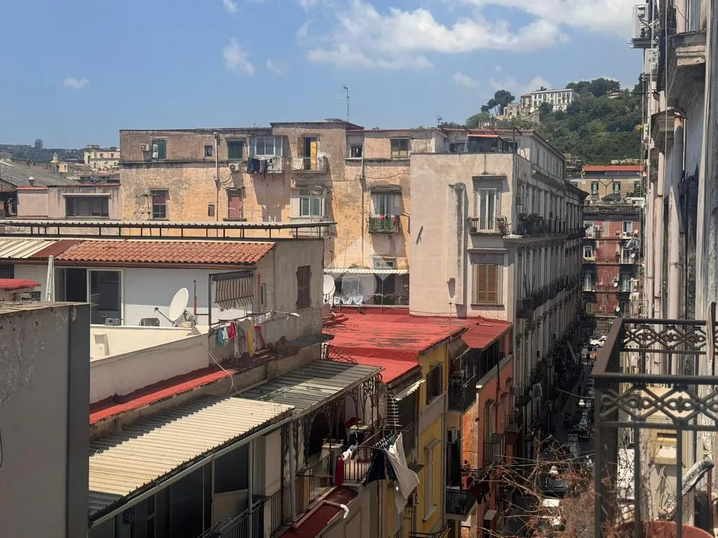 Balcon - Multistorey Apartment with Central Location in Naples