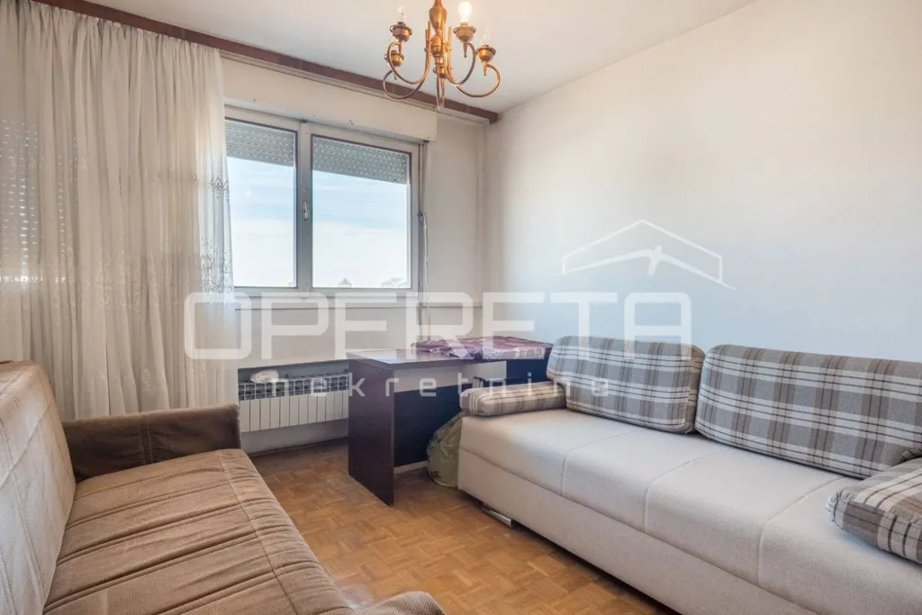 Elutuba - Three-bedroom Apartment with Central Heating in Zagreb
