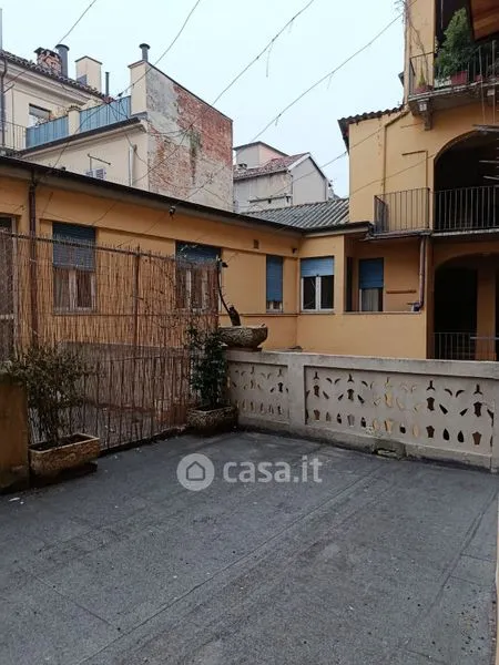 Aed - Converted Apartment with Terrace in Asti