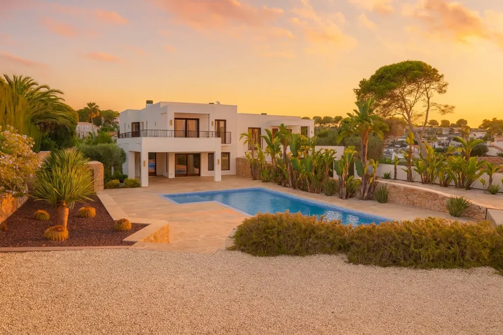 Bassein - Contemporary Seafront Villa in Moraira