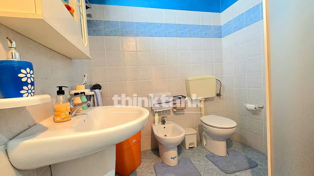 Salles de bain - Rear-Facing Apartment with Terrace in Avola