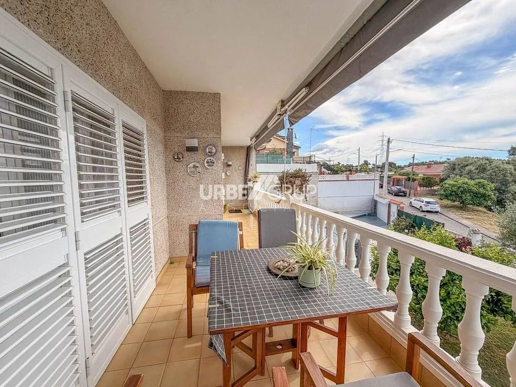Balcon - Luxury House with Pool in Castellbisbal