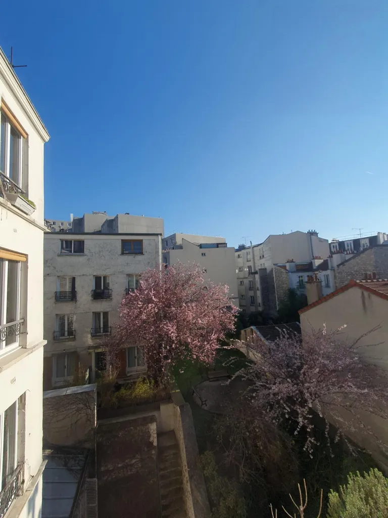 Rõdu - Bright Parisian Flat with Historic View