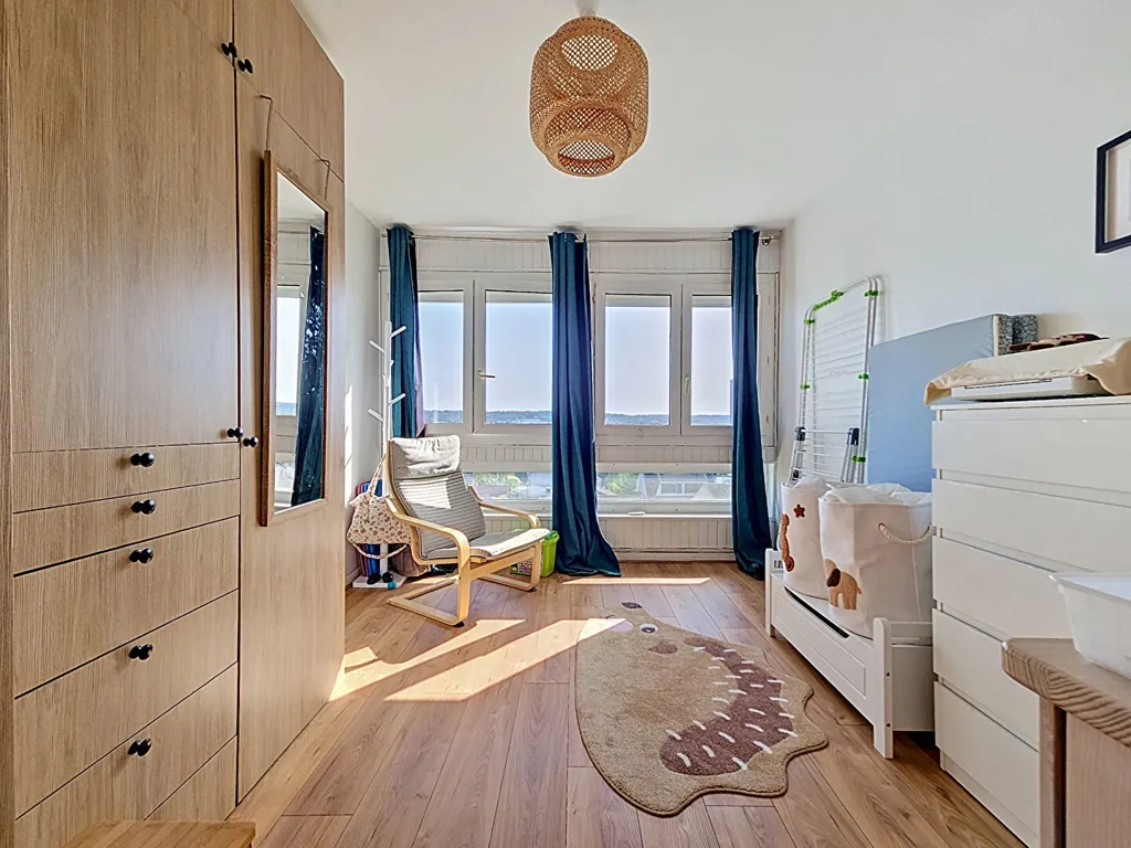 Chambres - Appartement Rénové avec Balcon à Rueil Malmaison