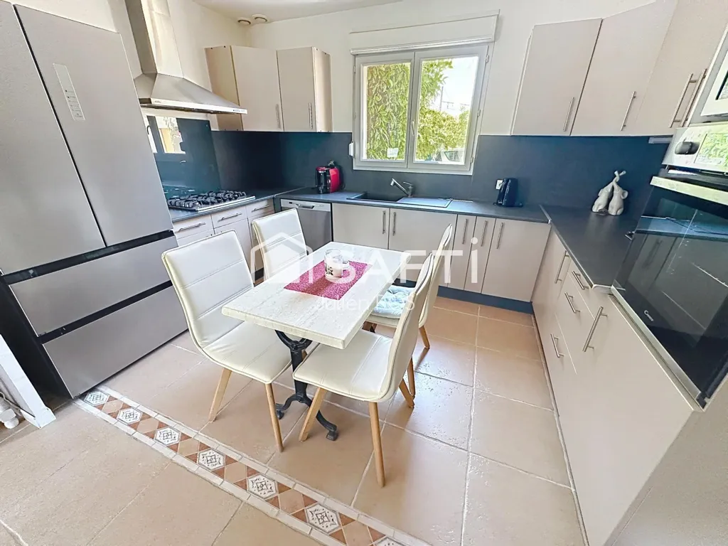 Cucina - Family House with Pool in Coursan