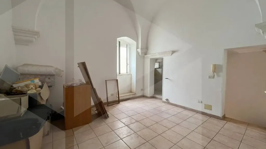 Toad - Trilocale with Terrace in Central Ostuni