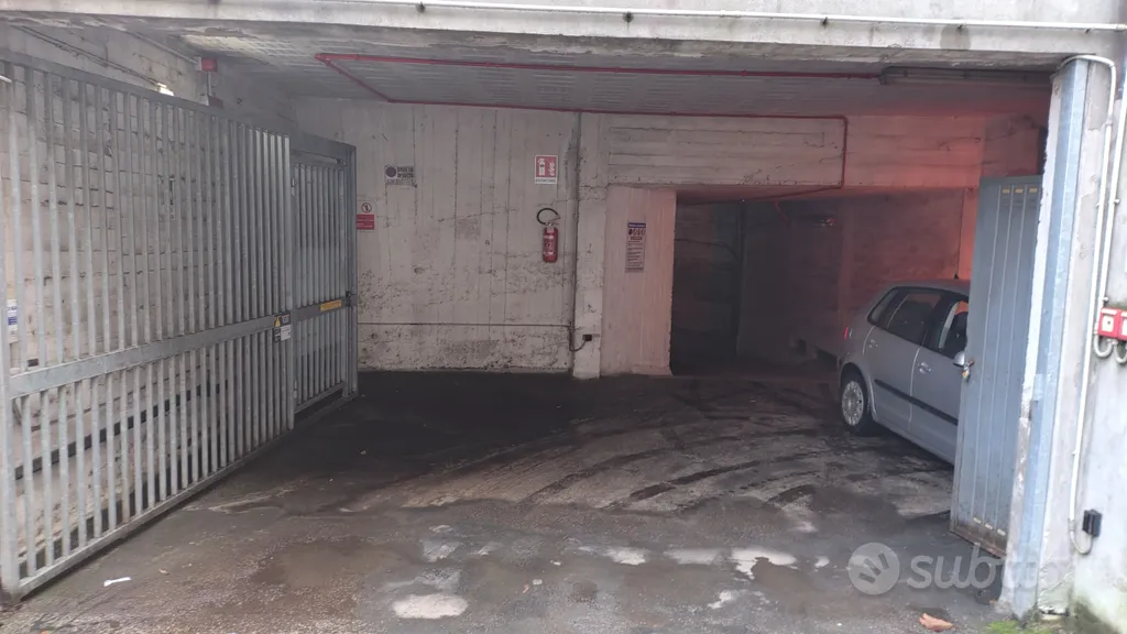 Garage - Garage with Automatic Gate in Via Nani