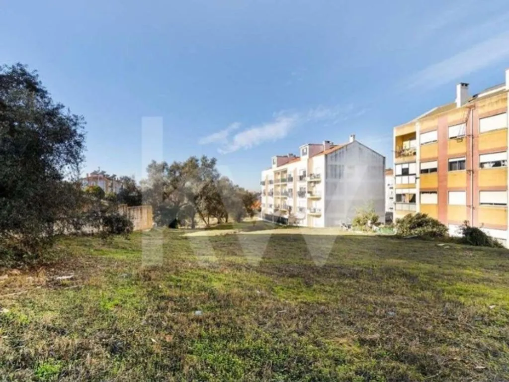 Aed - Urban Land with Development Potential in Seixal