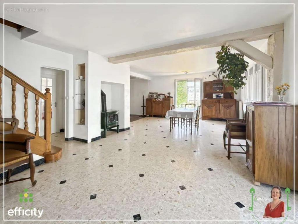 Salle à manger - Maison de Ville avec Jardin Arboré à Vitre
