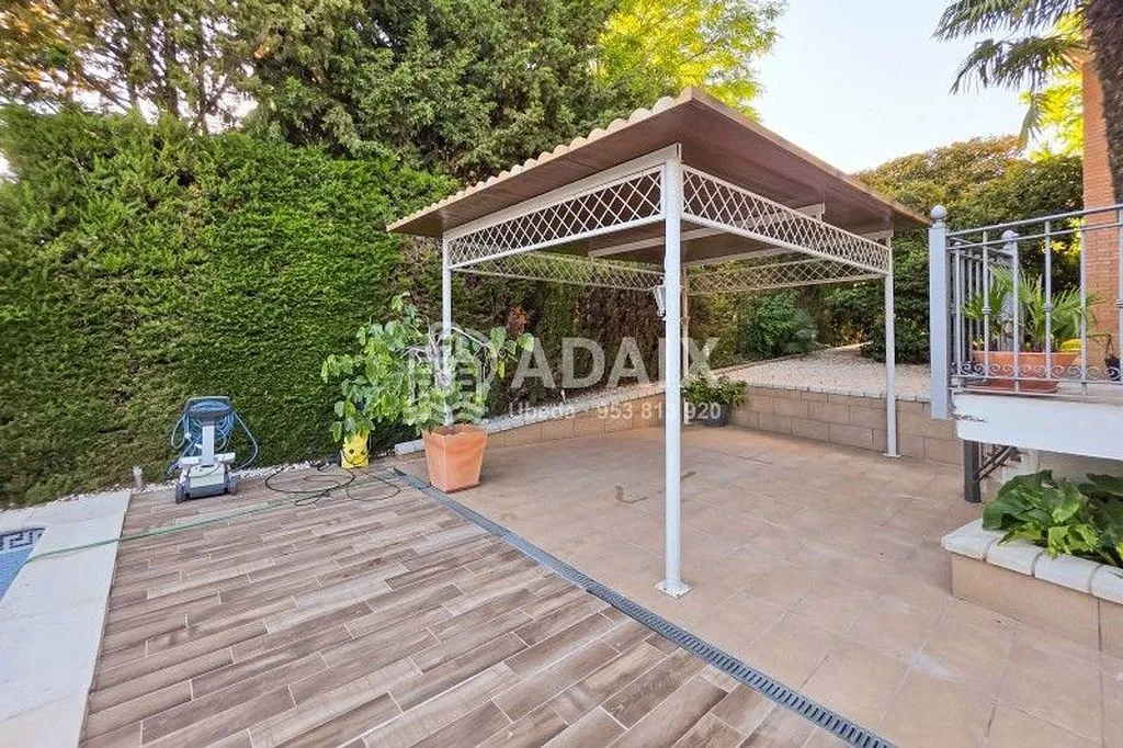 Terrace - Chalet with Pool in Baeza, Jaén