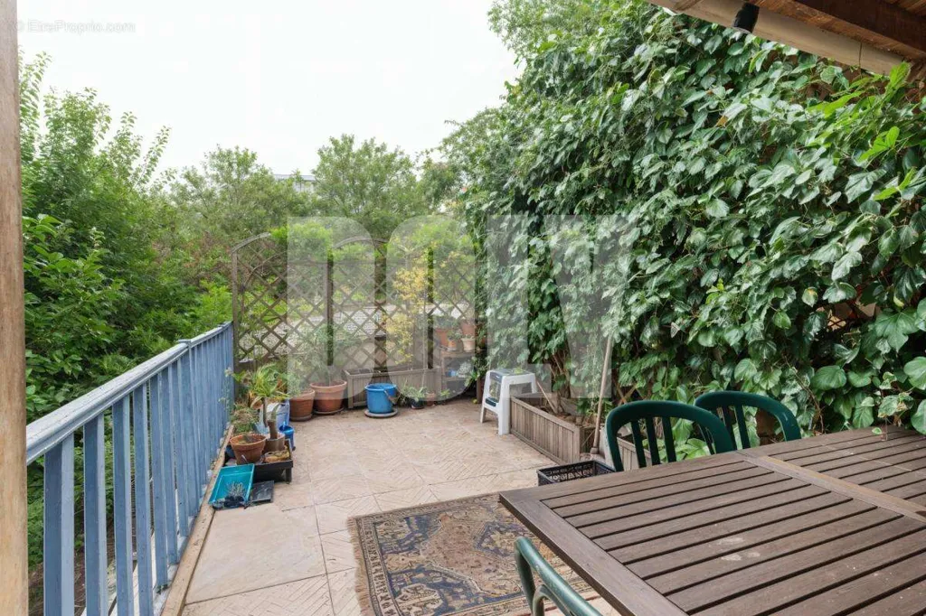 Terrasse - Maison de Ville 7 Pièces avec Jardin au Calme à Saint-Denis