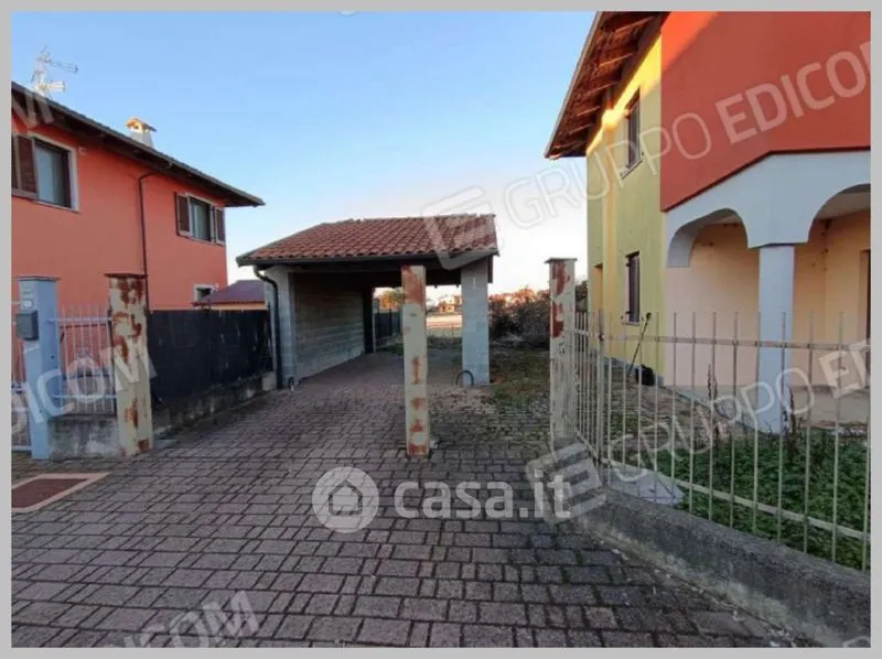 Välivaade - Villa with Balcony and Terrace in Stroppiana