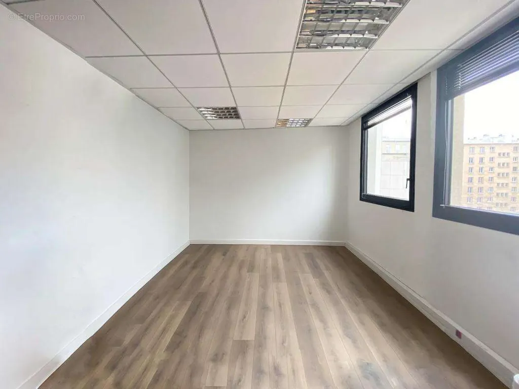 Office - Office Space with Double Exposure in Boulogne-Billancourt