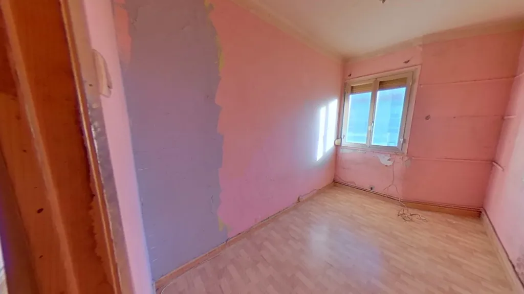 Pièces - Flat with Metro Access in Cornellà de Llobregat