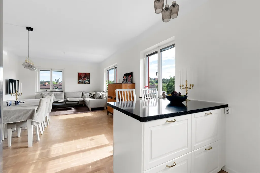 Salle à manger - Modern Flat with South-Facing Balcony in Riksby