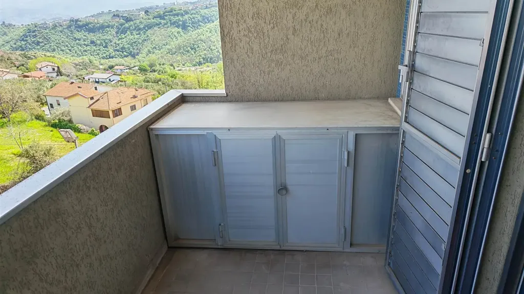 Rõdu - Spacious Apartment with Terrace in Mendicino