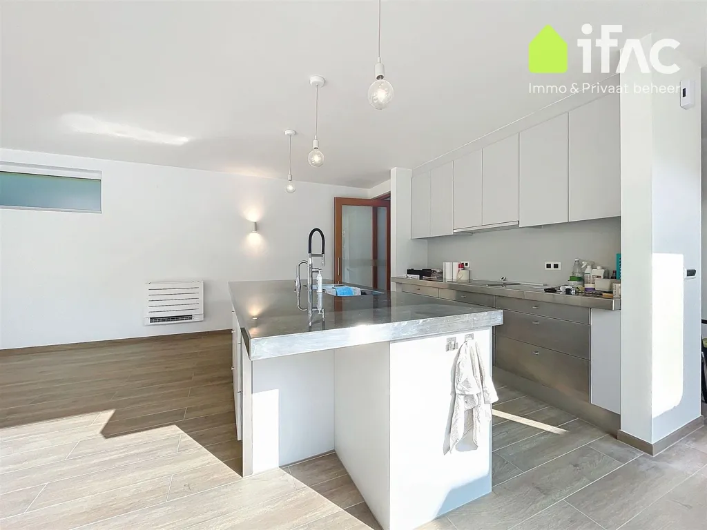 Kitchen - Modern Villa with South-Facing Garden in 5a87ca