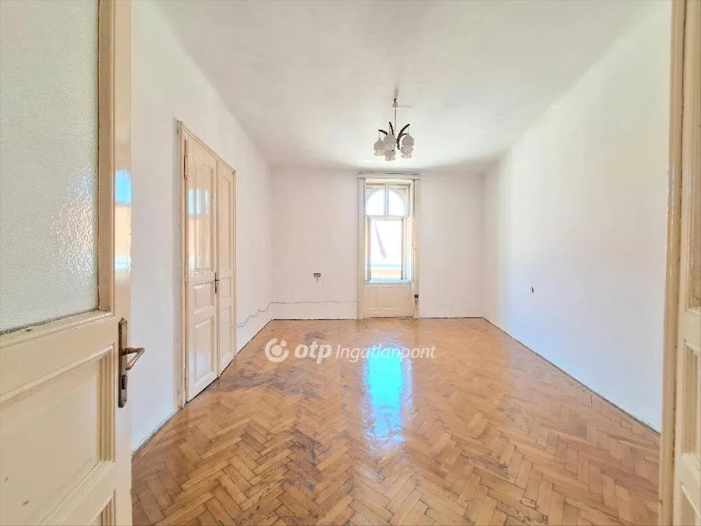 Stanze - Renovatable Apartment with Lift in Budapest IX