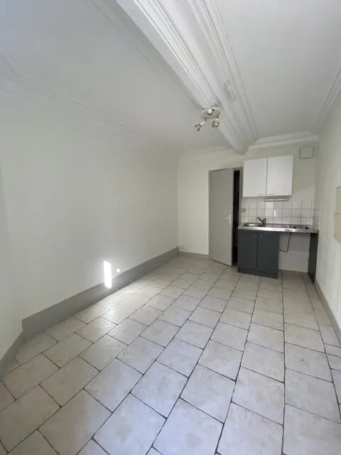 Pièces - Studio Rénové au Centre de Poitiers