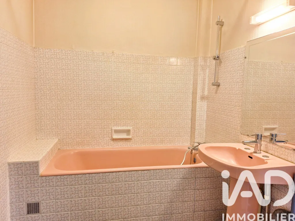 Vannitoad - 4-Piece Apartment with Balcony in Cantal