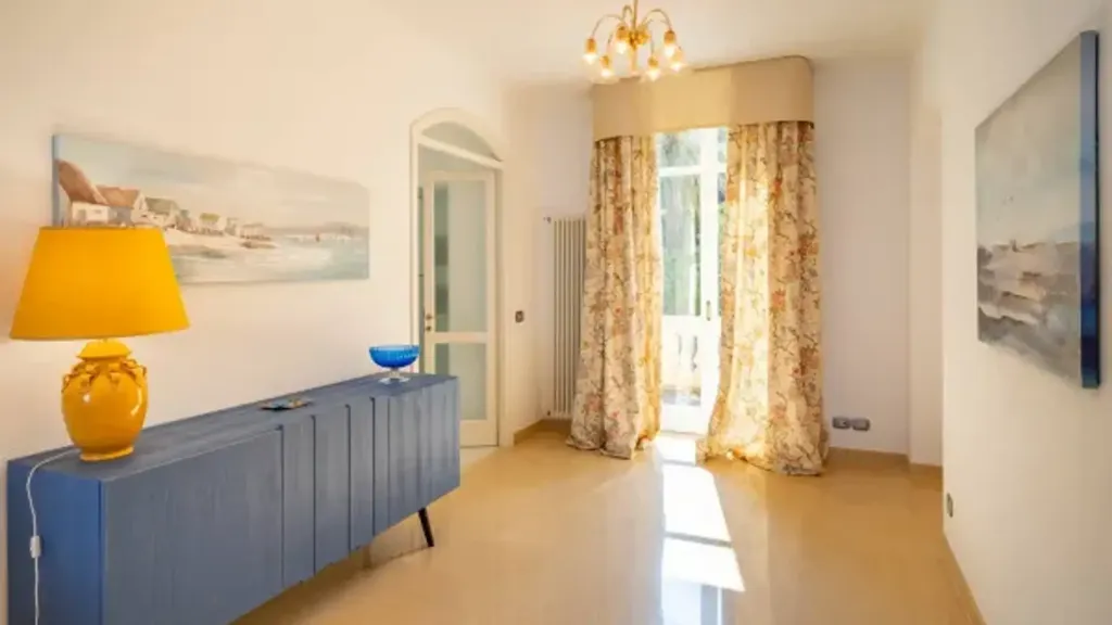 hallway_entrance