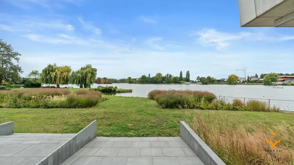 Aed - Penthouse with Water View in Berlare
