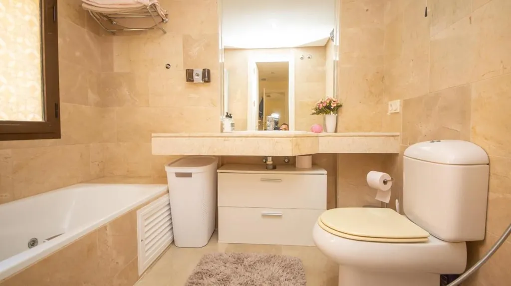 Salles de bain - 3-Bed Apartment with Terrace in La Duquesa, Manilva