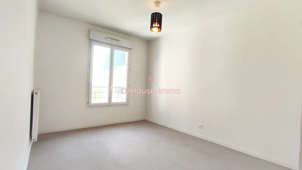 Stanze - 3-Bed Flat with Balcony in Secure Residence