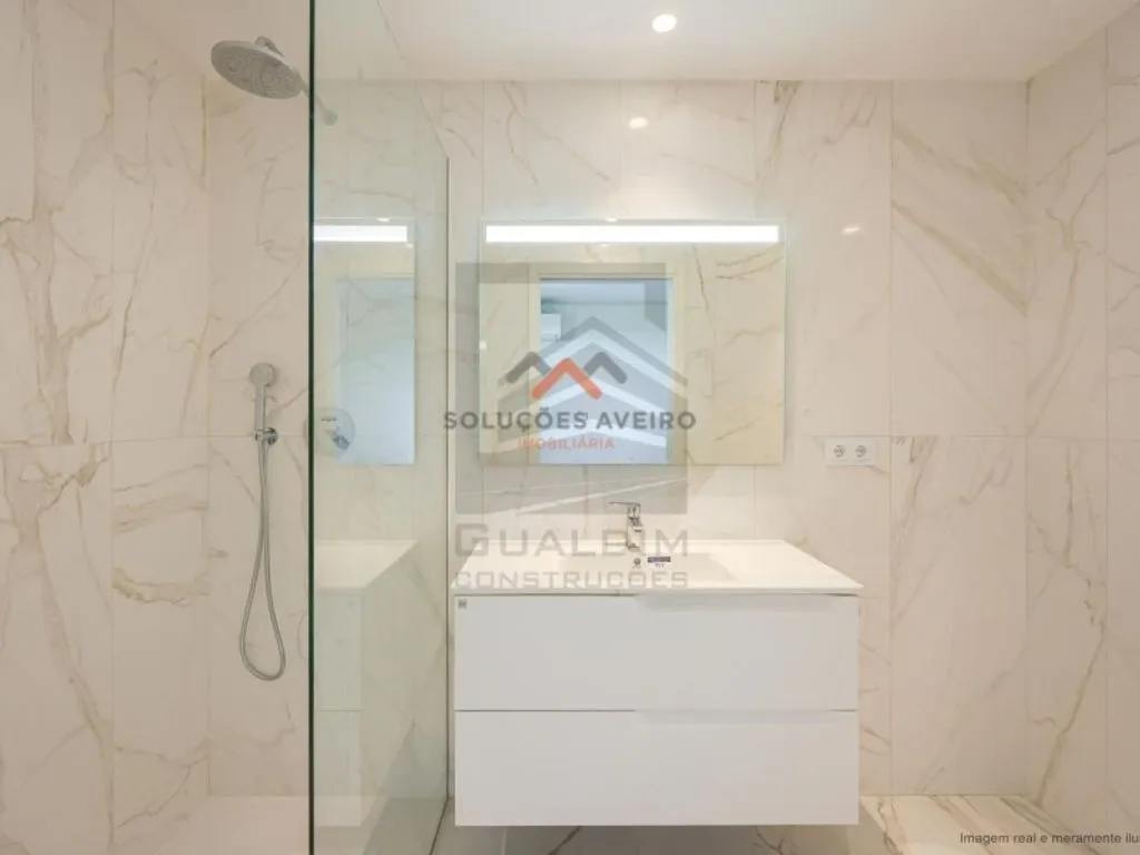 Vannitoad - Luxury Flat with Terrace in Aveiro