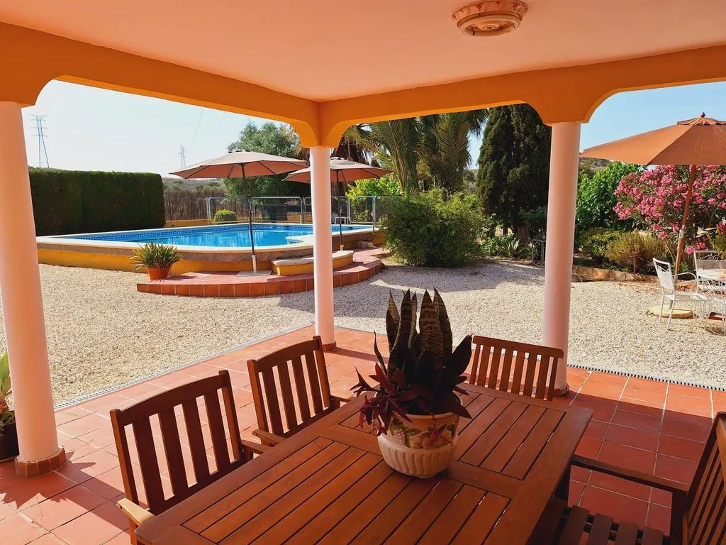 Bassein - Detached House with Pool in Alicante