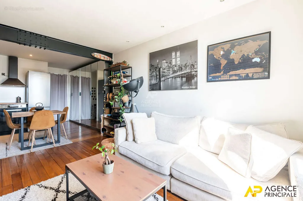 Séjour - Appartement avec Vue Dégagée au Centre de Maisons-Laffitte
