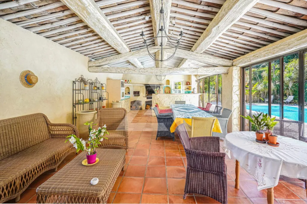 Terrasse - Villa Provençale avec Jardin et Piscine à Saint-Paul-de-Vence