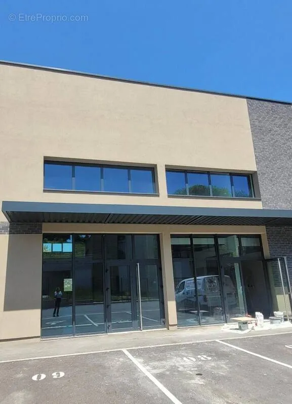 Extérieur - Local d'Activités avec Parking à Poisy