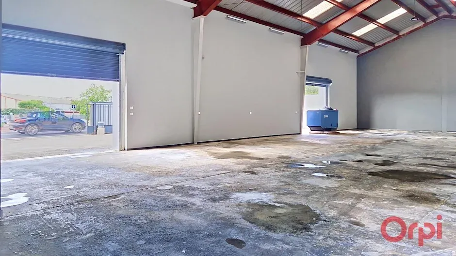 Garaaž - Commercial Space with Parking in Toulouges