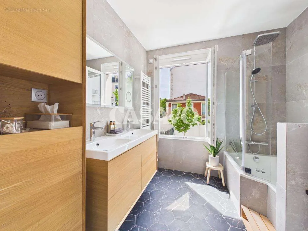 Bagni - Architectural House with Terraces in Puteaux