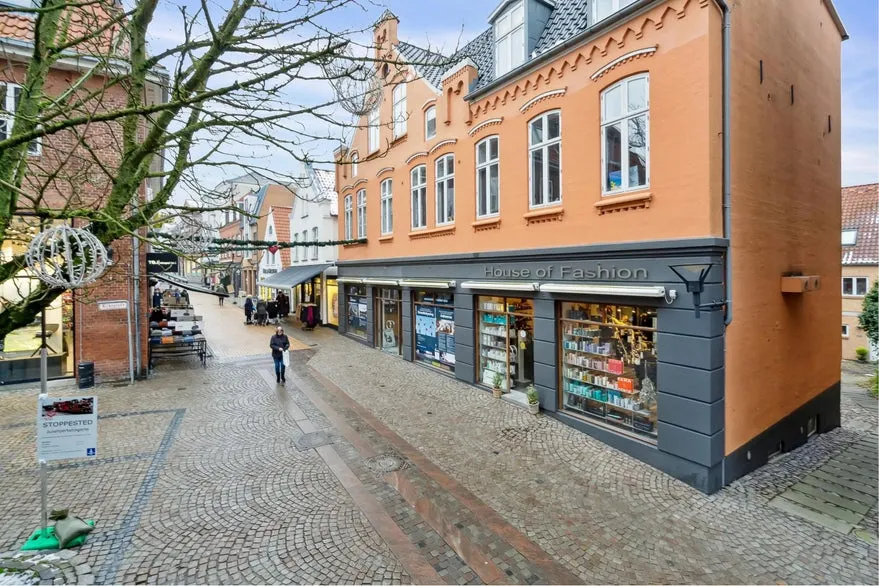 Välivaade - Retail Space with Facade in Aabenraa
