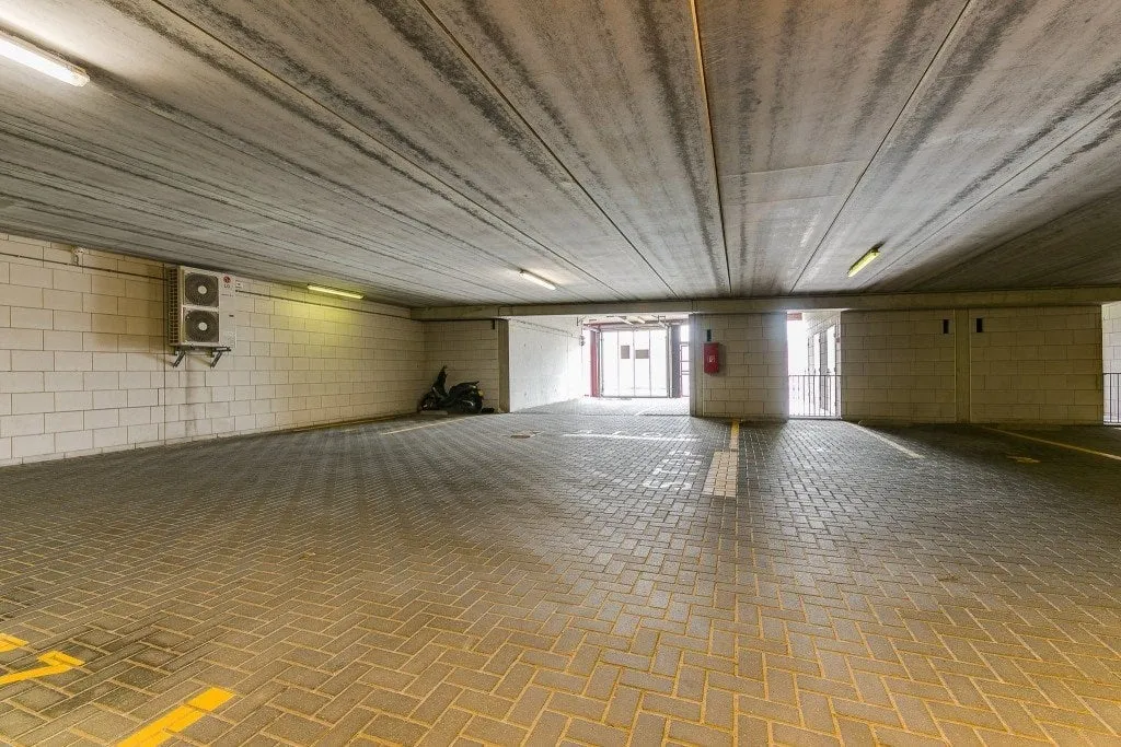 Garaaž - Furnished 4-Bedroom Apartment in Amsterdam