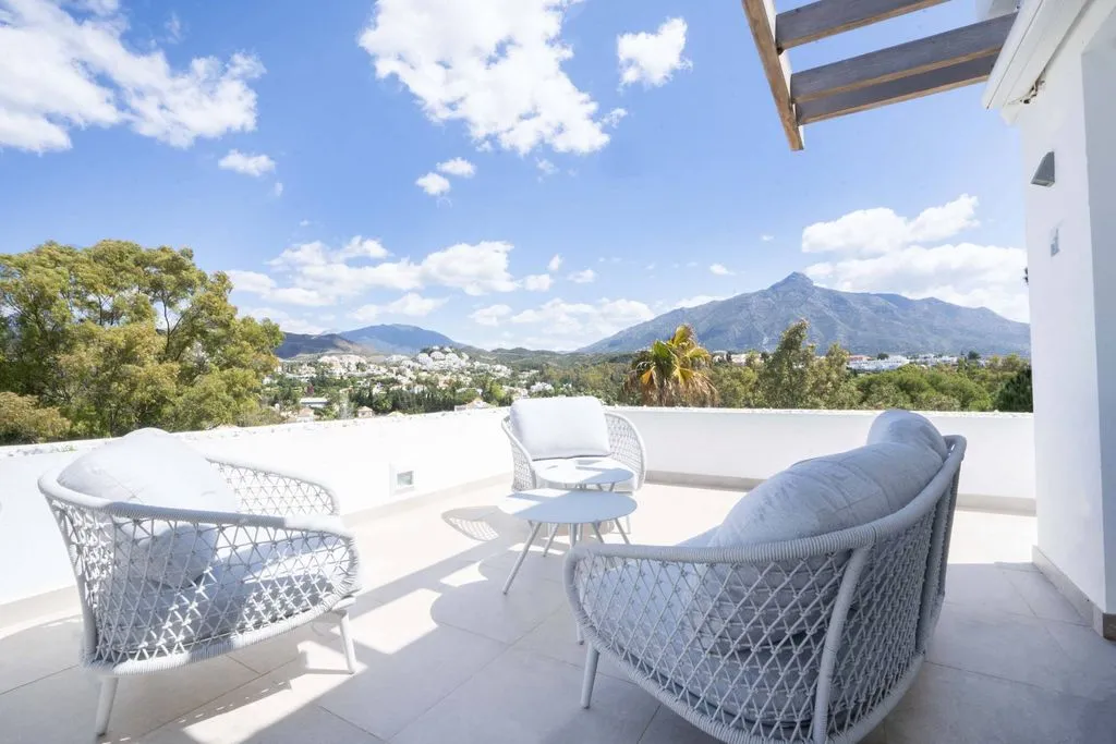 Terrass - Penthouse with Golf Course Views in Marbella