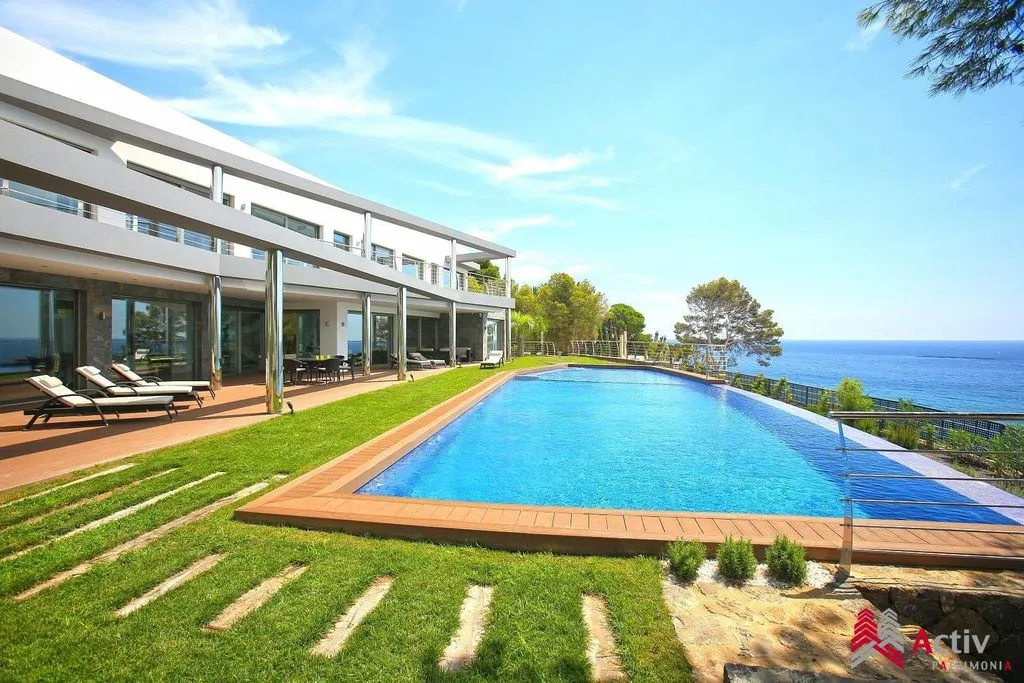 Pool - Luxury House with Seafront Views in Altea