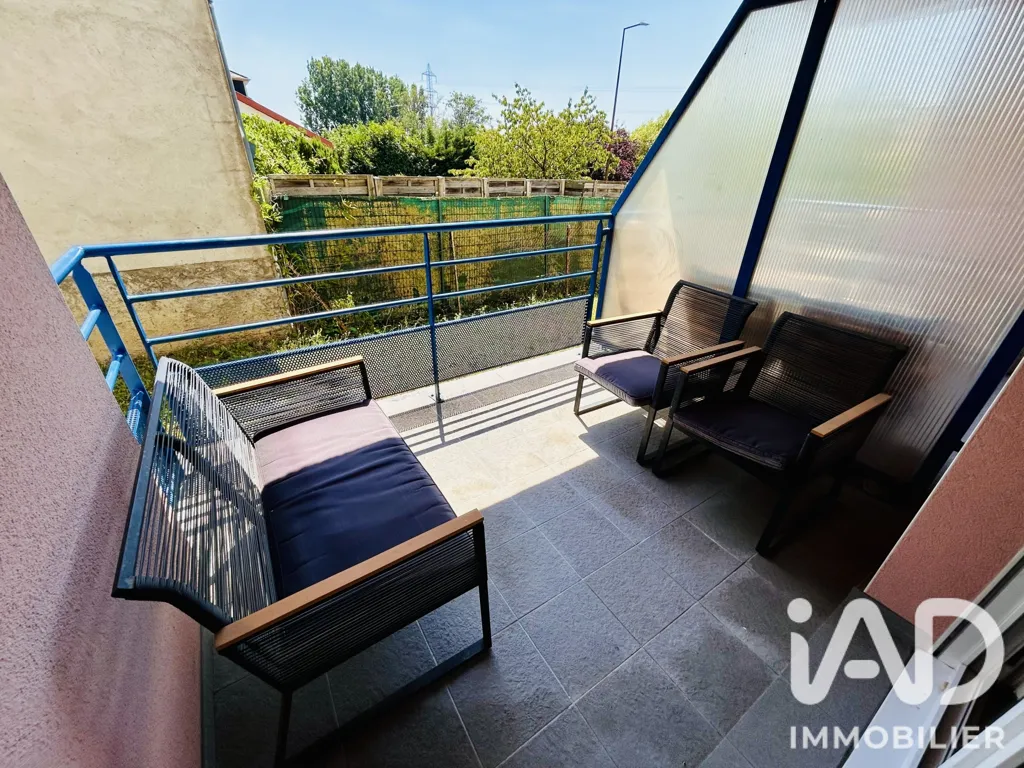 Balcon - Appartement avec Terrasse Couverte à Bousse