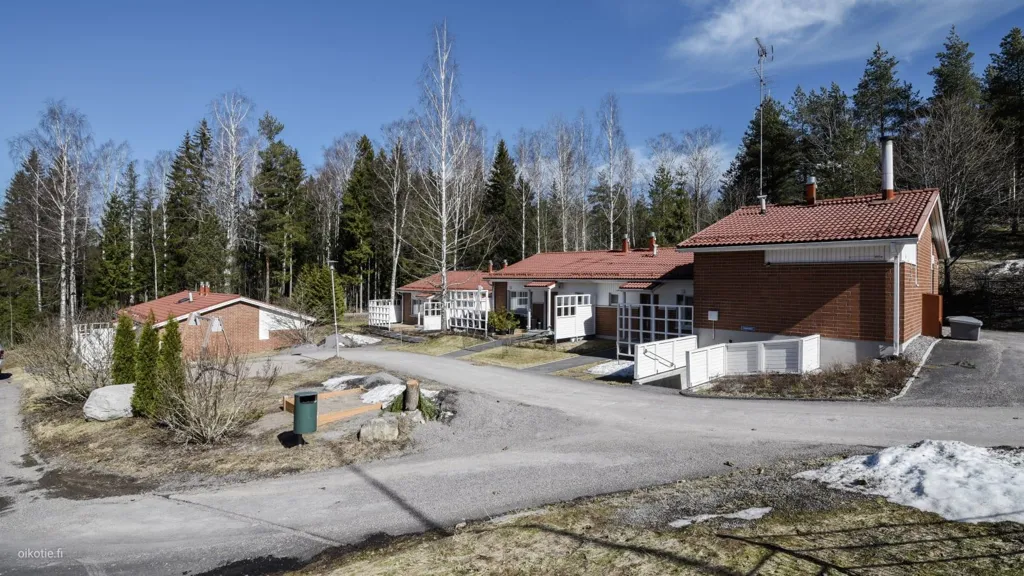 Esterno - Renovated Two-Storey Terraced House with Sauna in Vantaa