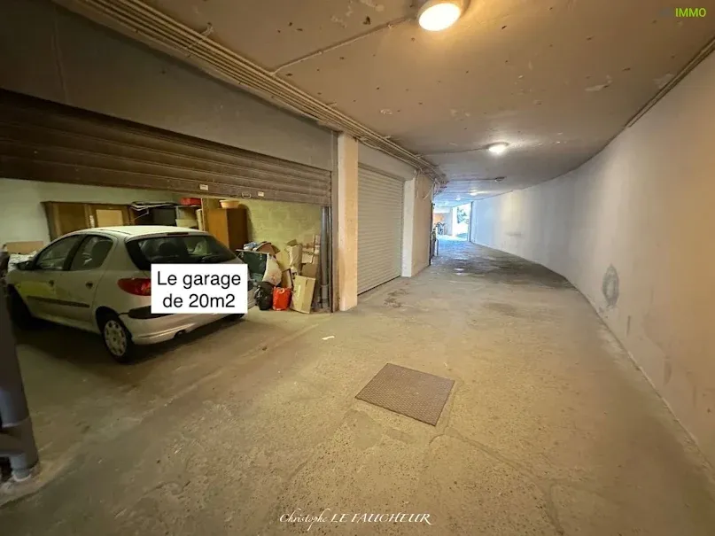 Garage - Viager Apartment with Sea View in Bastia