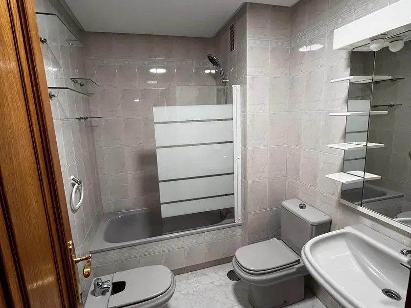 Salles de bain - Apartment with Balcony in Fuentes Nuevas, León