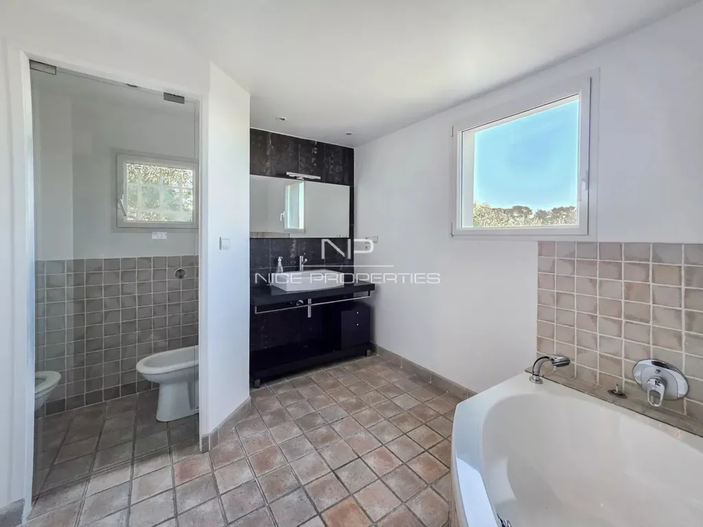 Salles de bain - Villa avec Vue Montagne et Piscine à Giraud