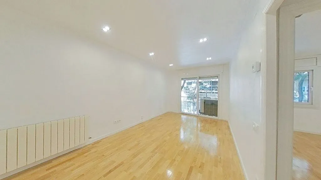 Apartment with Balcony in Sants, Barcelona